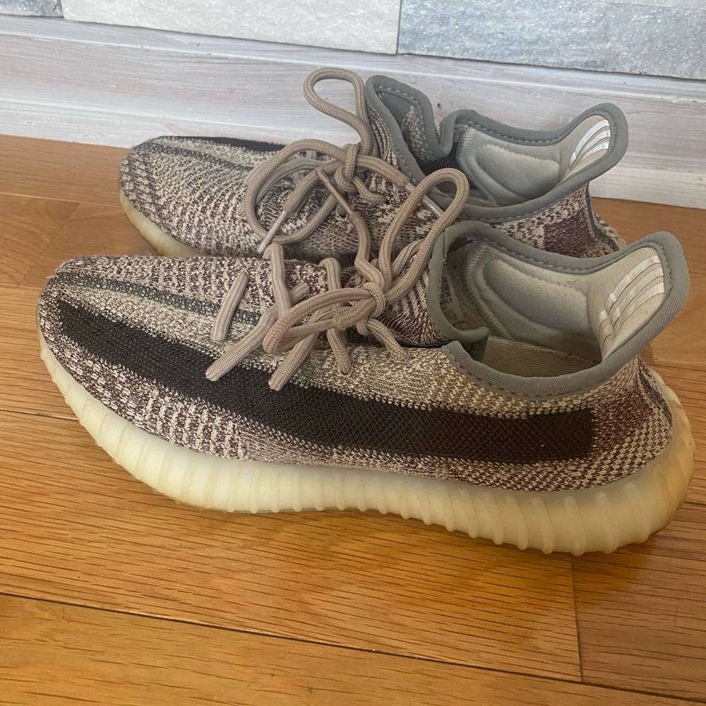 Yeezy Zyons 6.5 mens 8 womens
